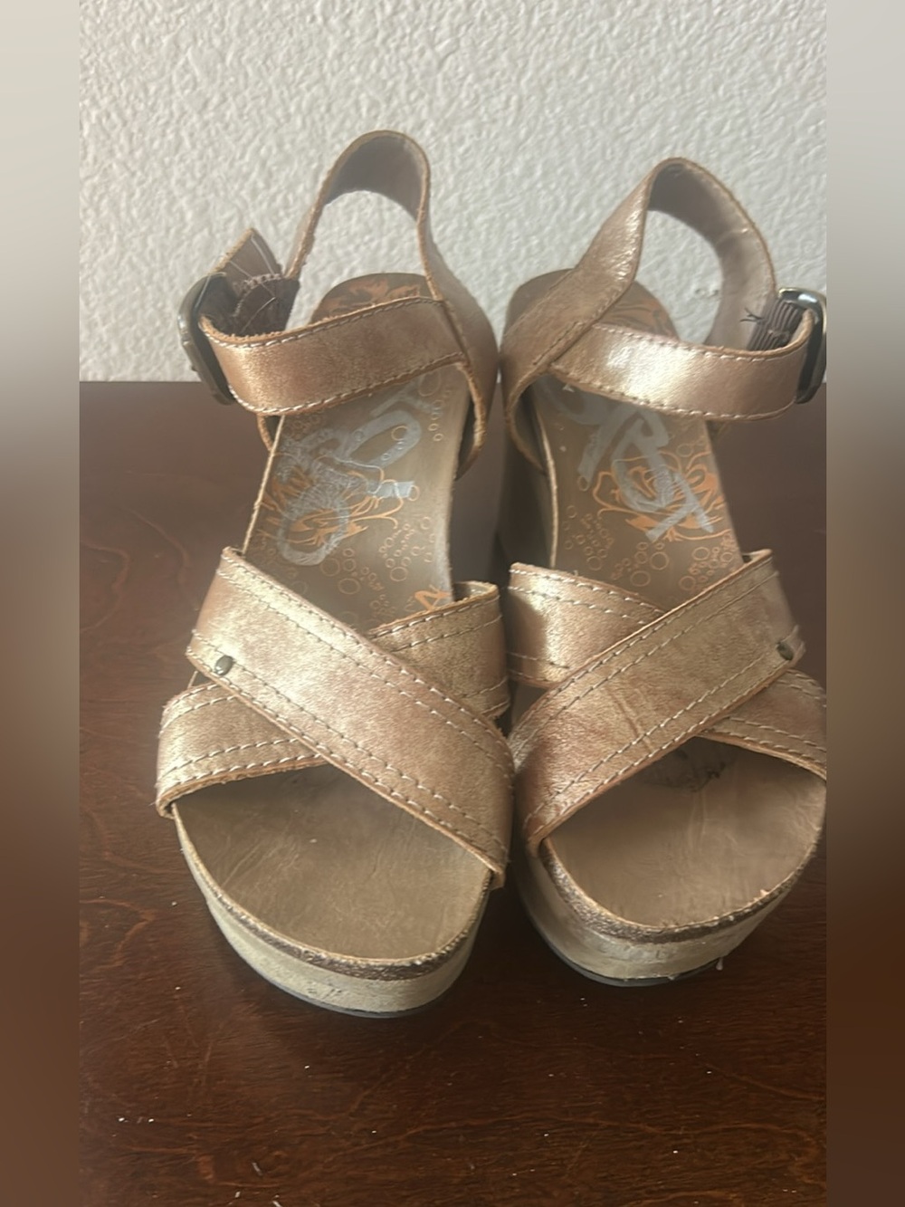 OTBT Women’s Metallic Bronze Platform Sandals SIZE 8